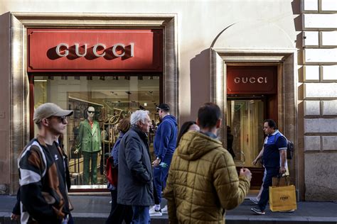 gucci motivo staffe|Gucci staff in Rome strike to protest relocation plans.